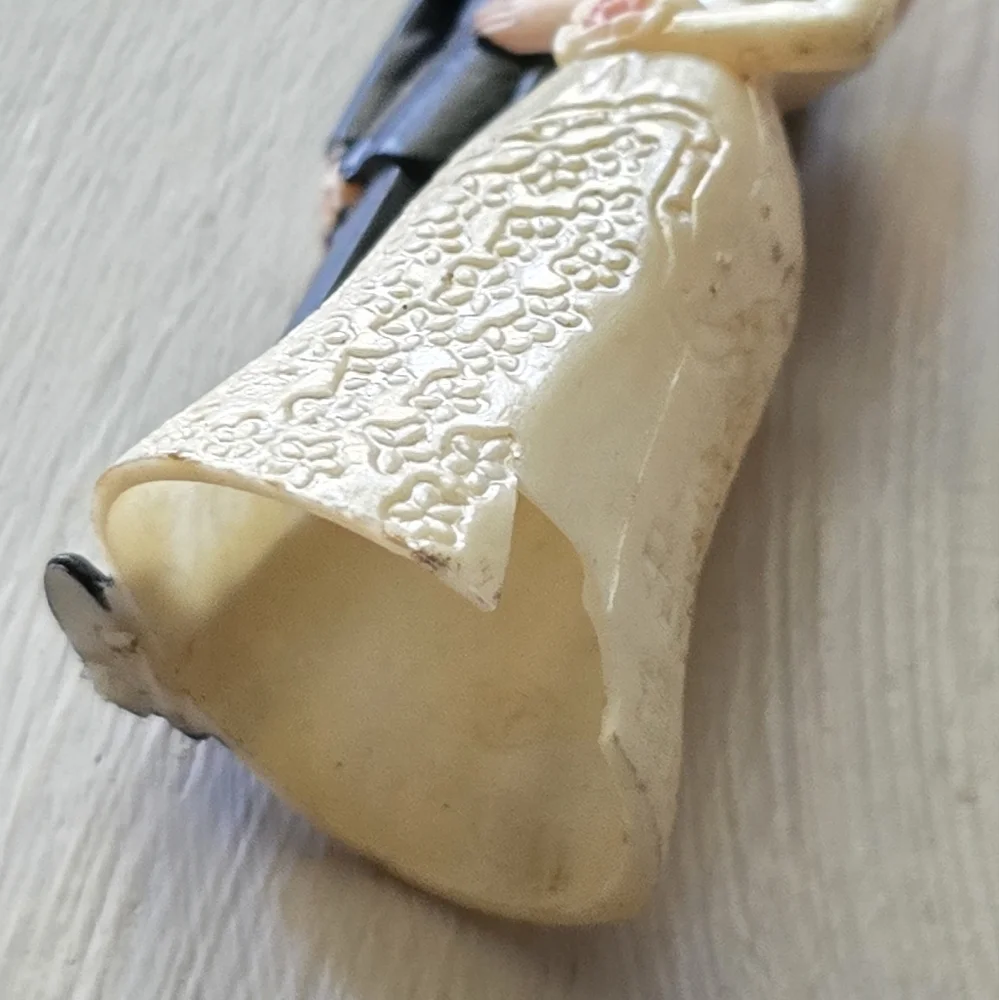 VTG Bride and Groom Cake Toppers Black and White